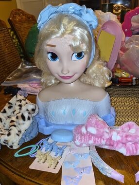Disney Elsa Styling Head with Accessories